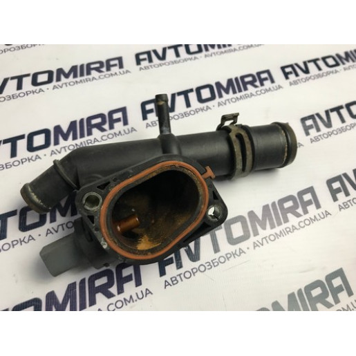  Фланец системы охлаждения VW Passat B6 2.0TDI 2005-2010 03L121132